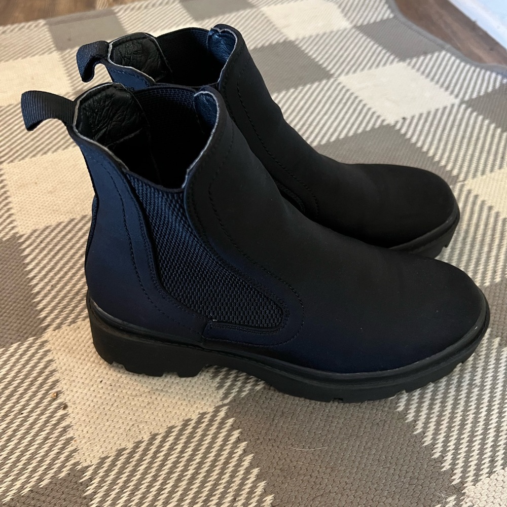 Black Chelsea boots